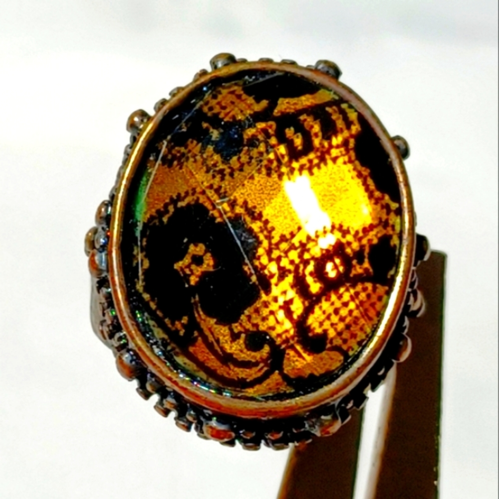 ANTIQUE LOOK GOLD TONE STATEMENT RING - Picture 2 of 6